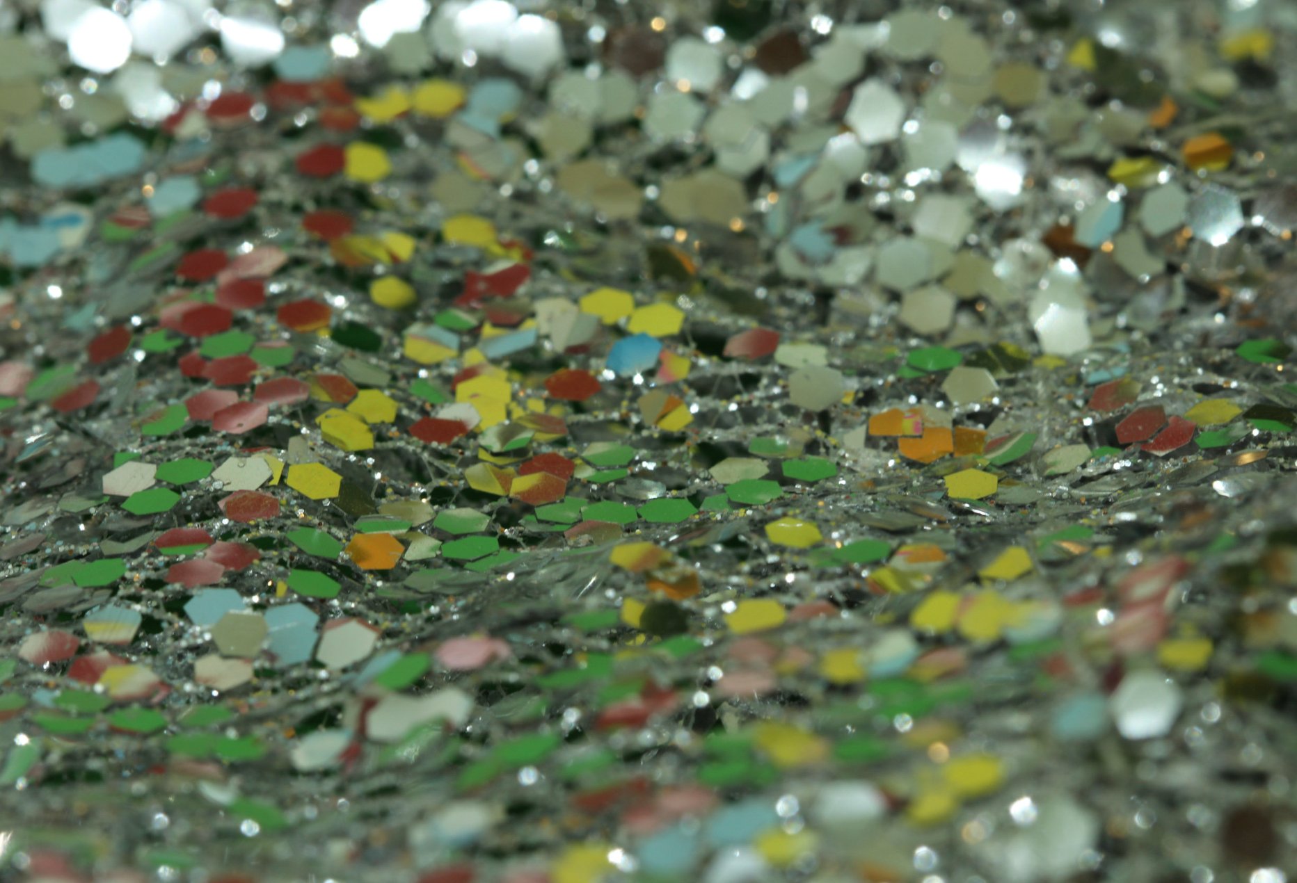 Mirrorized flective surface reading environmental color